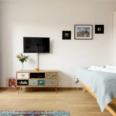 Apartment Klimatyczne Metro Slodowiec Warsaw